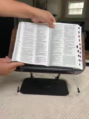 Soporte para poner libros o biblia. Se mira bien bonito como decoración en su casa #bookstand #bookholder #soporteparalibros #biblestudy #tiktokshopcreatorpicks 