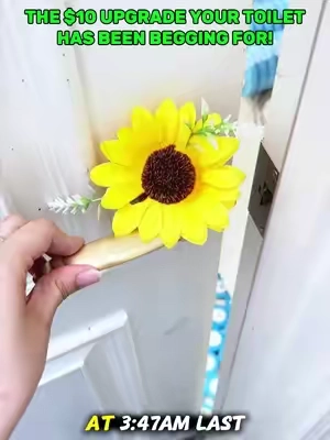 Click, scrub, toss. No more disgusting toilet brush sitting in dirtywater.#Toiletbrush #tiktok #deepclean #BathroomCleanTool #BathroomMustHave 