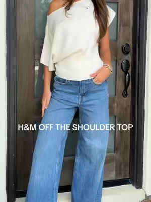 Wearing size small for reference 🫶🏻  #elevatedbasics #closetstaples #capsulewardrobe #falloutfits #cutetops 