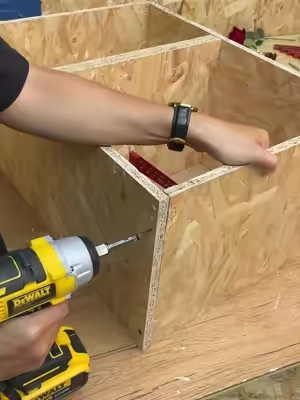 Perfect 90° assembly made simple. Limited-time 60% OFF. #cornerclamp #woodtok #woodworkingtools #cornerclampsforwoodworking #SYYKTTD