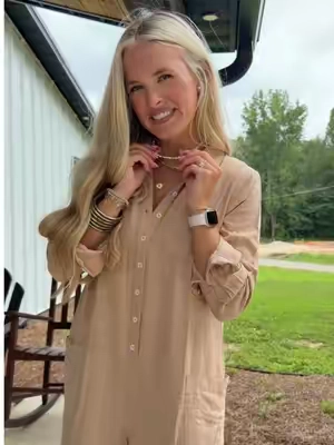This is such a good look for less! Love this dainty pearl necklace! Such amazing quality and you can wear everyday! #tiktokshopsummersale #tiktokshopcreatorpicks #pavoijewelry #everydaynecklace #everydayjewelry 