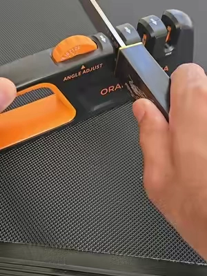 Descubre el afilador de cuchillos ajustable con base antideslizante para mantener tus hojas siempre perfectas... Haz clic en el enlace para conocer todos los detalles... #afilador #cocina #cuchillos #herramientas #knifesharpener 