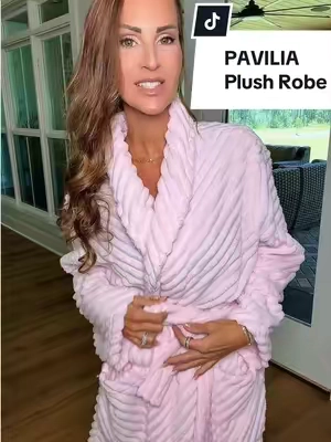 The perfect gift idea 💝 #bathrobe #robe #giftforher #TikTokShopCreatorPicks #SelfCare @PAVILIA 