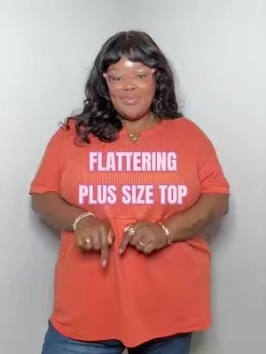 flattering plus size tops for fall ✨💖 #flowytops #plussizetops #plussizeoutfits #apronbellystyle #tummyflatteringoutfits 