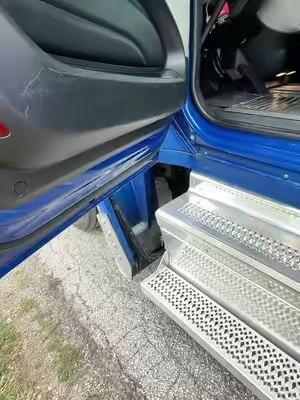 Huge pothole versus MOB ARMOR phone holder #TruckDrivers #MOBARMOR