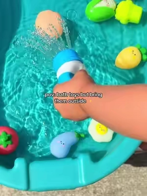 How fun are these?! Kitchen/food bath toys but set them up outside for my toddler 👏🏼✨🤗 