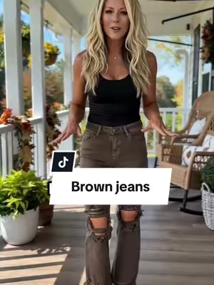 Great fit, stretch and the raw hem line just makes these pants. #pants #jeans #falloutfits #fashion #womenfashion 