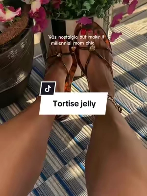 The jelly sandal trend is back and this tortoise pair is giving elevated, expensive style without the luxury price tag. 🤎 #sandals #jellyshoes #millenialmom #fashionfinds #tiktokshopcreatorpicks 