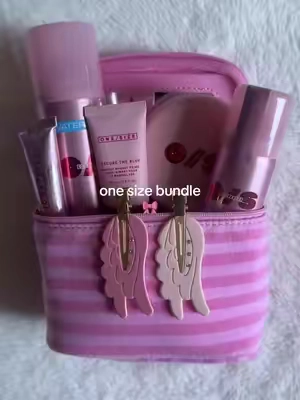 girly things 🎀 #onesize #makeup #bundle #settingspray #patrickstar 