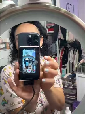 Con este siempre calculo el ángulo y el fondo de mis videos 🙌📸#monitor #selfie #phone 