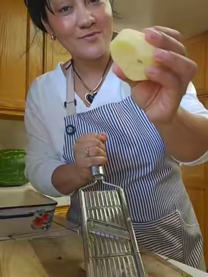 Para preparar unas deliciosas papas al horno con calabazas y queso.  #papasalhorno  #recetas  #recetasfaciles  #calabacitasconqueso 