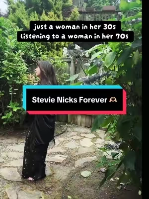 Just a woman in her 30s listening to a woman in her 70s 🖤 #stevienicks #fleetwoodmac #dreams #witchesoftiktok #stevienicksedit 