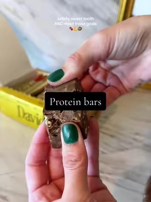 gym girls lock in 💪😮‍💨 #proteinbar  #davidsproteinbars  #healthysnacks #healthandfitness #fudgebrownies 