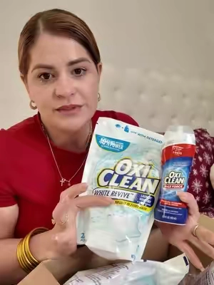 ¿Cuántas veces has dejado de usar una camiseta o unas toallas blancas porque ya no lucían como antes? 🤍 Este dúo fue pensado para ayudarte a mantener tus blancos con mejor apariencia y tratar manchas difíciles antes del lavado. Desde grasa y aceite hasta café o vino, es el complemento perfecto para tu detergente habitual. Yo lo encontré en la tienda oficial y encima de mi nombre te dejo toda la información para que veas las diferentes opciones disponibles. 🧺✨ #TikTokShopSummerSale #TikTokShopFinds #LaundryRoutine #WhiteLaundry #OxiClean