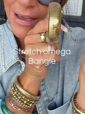 Pavoi stretchy omega bangle bracelets! 3 sizes available and silver too!! So comfortable!!easy to wear!! Buy all 3!! #giftsforgirlfriend #waterproofjewelry #banglebracelets #stretchybracelets #greatgiftideas 
