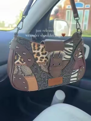 wrangler just released this beautiful pattern in their viral shoulder bag 😍 #wrangler #shoulderbag #purse #wranglerpurse #westernfashion 