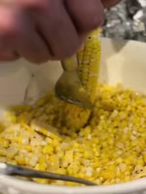 #corn #cornonthecob #grilling #grilltok #itscorn 