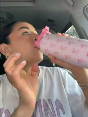 Termos con popote y sin 🙌🤭 #tumbler #bottle #tiktok #tiktokshopsummersale 