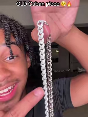 This piece is fire #gld #chains #jewlery 