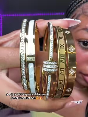 This is givingggggg😩😍!!! #fypシ #jewlery #bracelet #stack #aylecia 