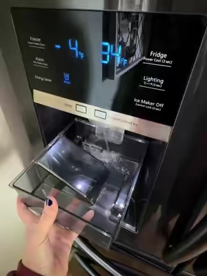 This is one of the nicest ice machines I have owned. it produces 44 pounds of ice daily and it gives you the soft chewy ice you love. #euhomy #euhomyicemaker #nuggetice #icemaker #icemachine 