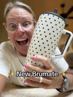 @BrüMate   You had me at Polka Dots  ⚫️⚪️⚫️⚪️⚫️⚪️⚫️⚪️⚫️⚪️ LOVEEEEEEEE 🖤🤍🖤🤍🖤🤍 Run 🏃🏼‍♀️ grab before it sells out!!!!  #brumate #tumbler #cup #polkadot #fyp 