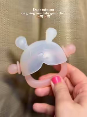 Don’t miss the sale on my favorite teether for a limited time only! 🦷👶🏽 #teethingbaby #babiesoftiktok #teethinghacks #teething #babymusthaves @Dr.Isla 