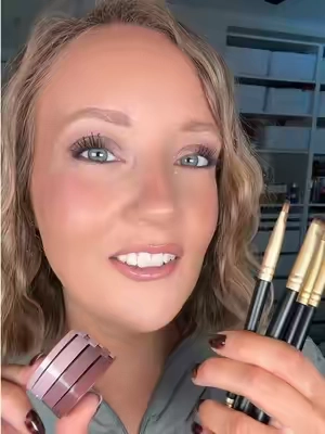 plum eyeshadow but make it easy + simple 💜 @Laura Geller Beauty #lauragellerbeauty #lauragellermakeup #eyeshadow #eyemaxxing #plumeyeshadow  