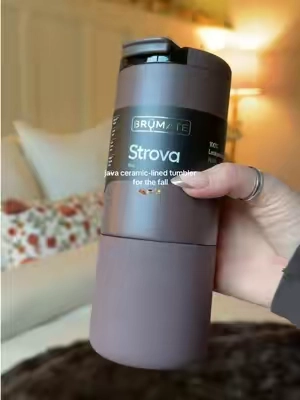 That leakproof lid and ceramic lining is everything ✨ #brumate #brumatetumbler #coffeetumbler #travelmug #coffeemug 