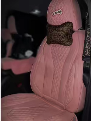 @Lux Seatcover 1 seat done, I’ll be back to do the rest 🐆💕 #coveradoseatcovers #coverado #daquanawhite #pinkcarinterior #pinkcaraccessories 