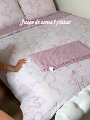 Juego de cama con lazos coquetos suave y esponjoso #beddingset #comforterset #bedding #pinkroom #roomaesthetic 