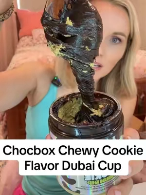 Well this was new and interesting! Oh and definitely delicious 🤤 chocbox’s viral chewy cookie Dubai dip was so confusing and amazing at the same time #chocbox #dubaicup #chewycookie #pistachiocream #snacktok @CHOCBOX ✨ 