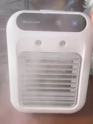Thanks to this mini air conditioner I don't suffer from the heat anymore in summer❄️💦🩵🤍 #minicoolers #miniaircooler #coolingfan #minicoolingfan #miniventilador