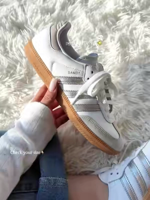 Samba fatigue is real, but this colorway is still too easy to wear 🤩 #tiktokshopsummersale #ttsneakerweek #flykicks #adidas #samba 