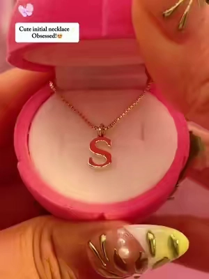 My favorite😍 It’s absolutely pretty😍Cute initial necklace❤️‍🔥❤️‍🔥#fyp #tewiky #giftforher #initianecklace #viralvideo 