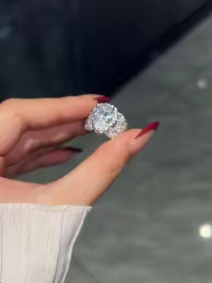 #rings #engagementring #travelring #jewelry #giftguide 
