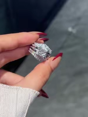 #rings #engagementring #travelring #jewelry #giftguide 