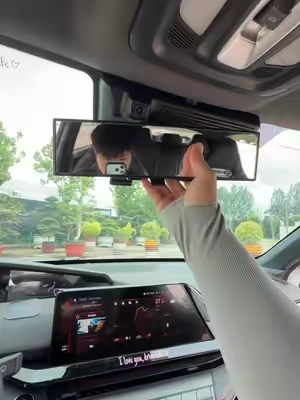 This blindspot removing mirror is a must have for every car! Drive safer by expanding how much you can see around you. No tools needed fits right over your current rear view mirror. Makes the pertect gift for grandparents and short people! #summervibes #caraccessories #blindspotmirror #rearviewmirror #cargadgets