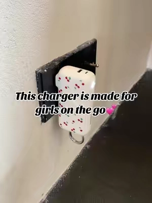 This charger is made for girls on the go. 💕#rorry #powerbank #tiktokshopsummersale #traveltips #tiktokshopbacktoschool 