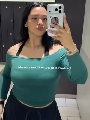 pov: you found a gym top that is flattering 🤭  #tiktokshop #gymtop #womensgymclothes #offtheshoulder #layeringtop 