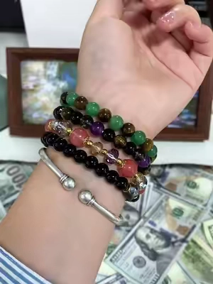 Grab your Manifesting Beads today and Manifest what it is you desire.Put it in your cart.🛒💸#SummerVibes #tiktokmademebuyit #bracelet #fashiontiktok #crystaltok 