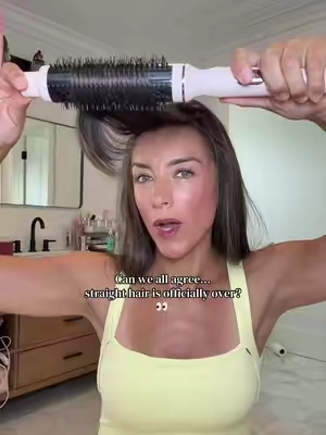Giving all the '90s supermodel volume... without the round brush workout. ✨ The L'ange GlamWave Thermal Ionic Heat Brush makes it so easy to get that big, bouncy blowout look with less effort and less time. Perfect for adding volume, smoothing, and giving your hair that fresh salon finish from home. 💁🏼‍♀️ Who's else is bringing the '90s blowout back? 🙋🏼‍♀️ #langehair #GlamWave #90sBlowout #VoluminousHair #HairRoutine  