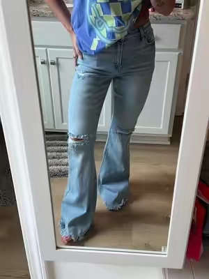 Absolutely love these flare jeans. Amazing stretch! #fashion #stretchyjeans #flarejeans #risenjeans @Wild Oak Boutique 