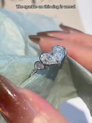 The sparkle on this ring is unreal  #moissanite #tiktokshopsummersale #jewelry #ring #WeeklyDeals 