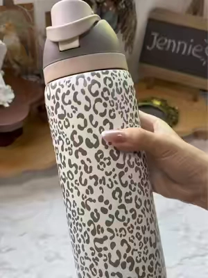 Why spend a fortune when you can get the same trendy look for way less? This 40 oz white and gray cheetah print tumbler is so cute, feels surprisingly high quality, and keeps me reaching for my water all day long. If you've been wanting the aesthetic without the hefty price tag, this is the one to grab from TikTok Shop!🤍🐆 #40ozTumbler #WaterBottle #HydrationGoals #CheetahPrint #NeutralAesthetic 