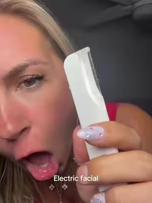 I’m literally obsessed with this little electric facial! #dermaplaning #tiktokshopsummersale #SummerWins #summervibes #TikTokShopSummerTurnUp 