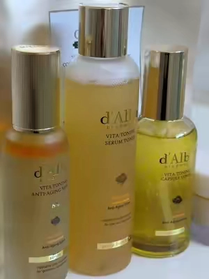 Targets dark spots, hyperpigmentation, and post acne marks! @d'Alba Piedmont made an entire bundle to make sure we GLOW from the inside out! ✨🍯🪞 #tiktokshopsummersale #dalba #darkspots #hyperpigmentation #tiktokshopsummerturnup