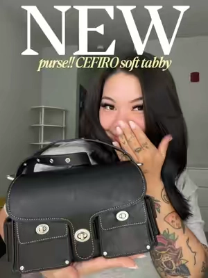 @CEFIRO BAGGIE BAG yall gained a new fan 😍🎀🖤 #newpurse #softtabby #newbag #shoulderbag #purse 