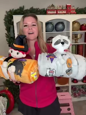 Halloween boo baskets never felt so soft .     #halloweenblanket #boobasketideas 