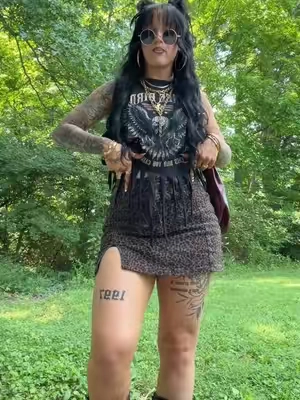 I’m 5’3 & 133 wearing a small in the color mini brown leopard🖤